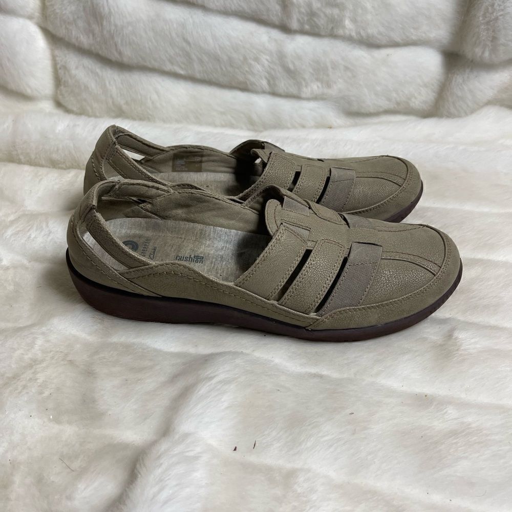 Clarks Cloudsteppers Sillian Khaki slip on shoes size 10.